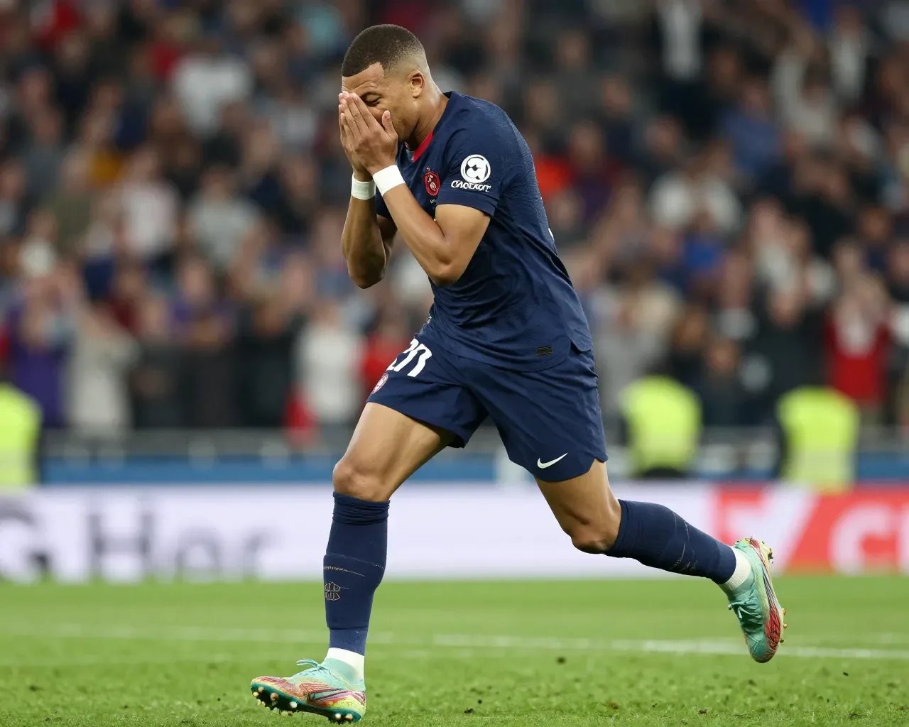 Mbappé sufre lesión en el tobillo durante la final de la Copa de Francia