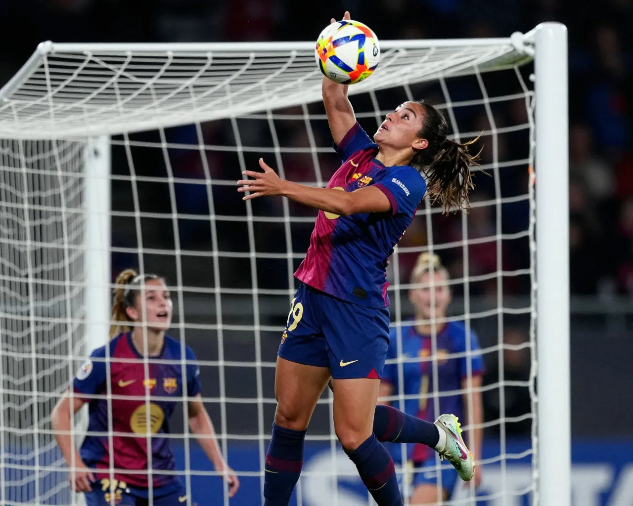 El Barça Femenino exhibe su poderío ante el Real Madrid con un contundente 3-0 en el clásico