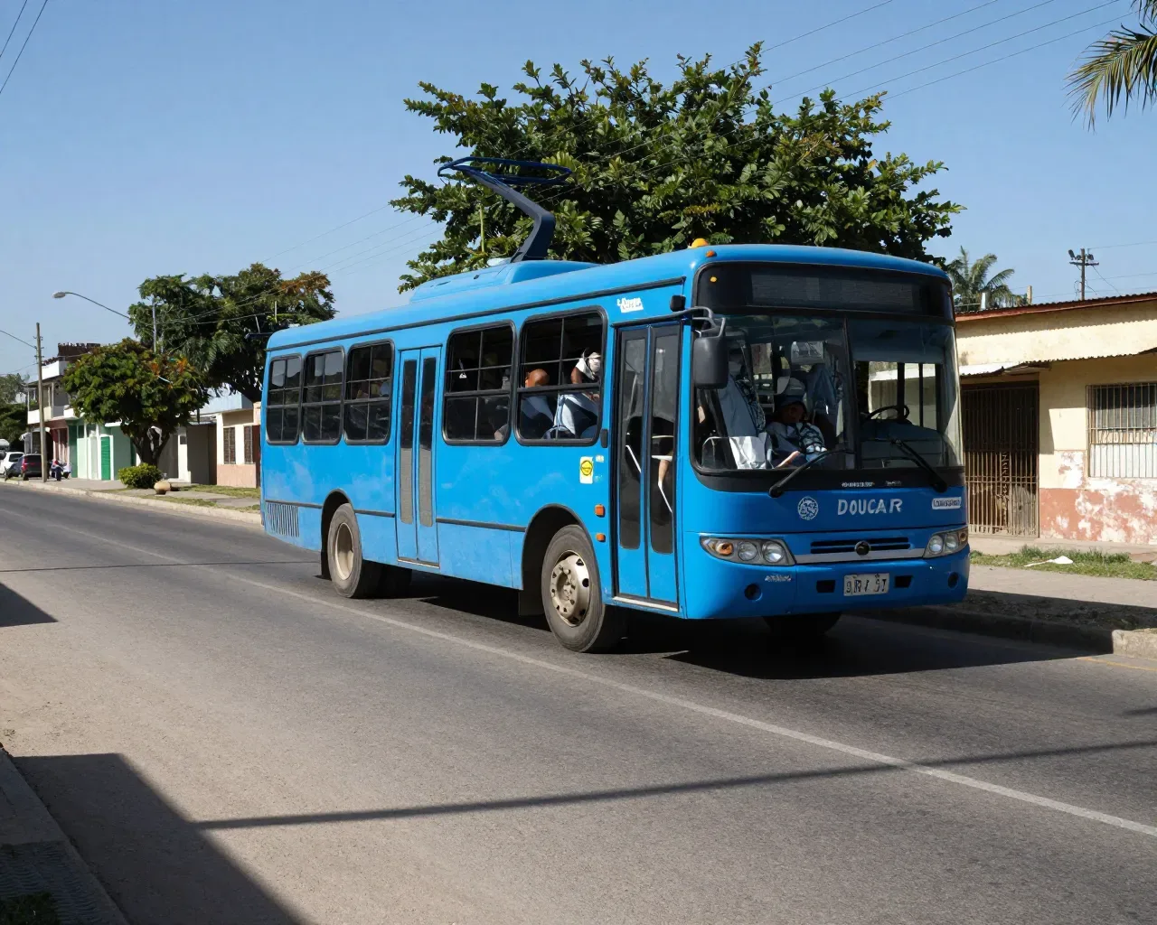 Pacientes oncológicos y renales mantienen prioridad en transporte público de Holguín pese a crisis energética