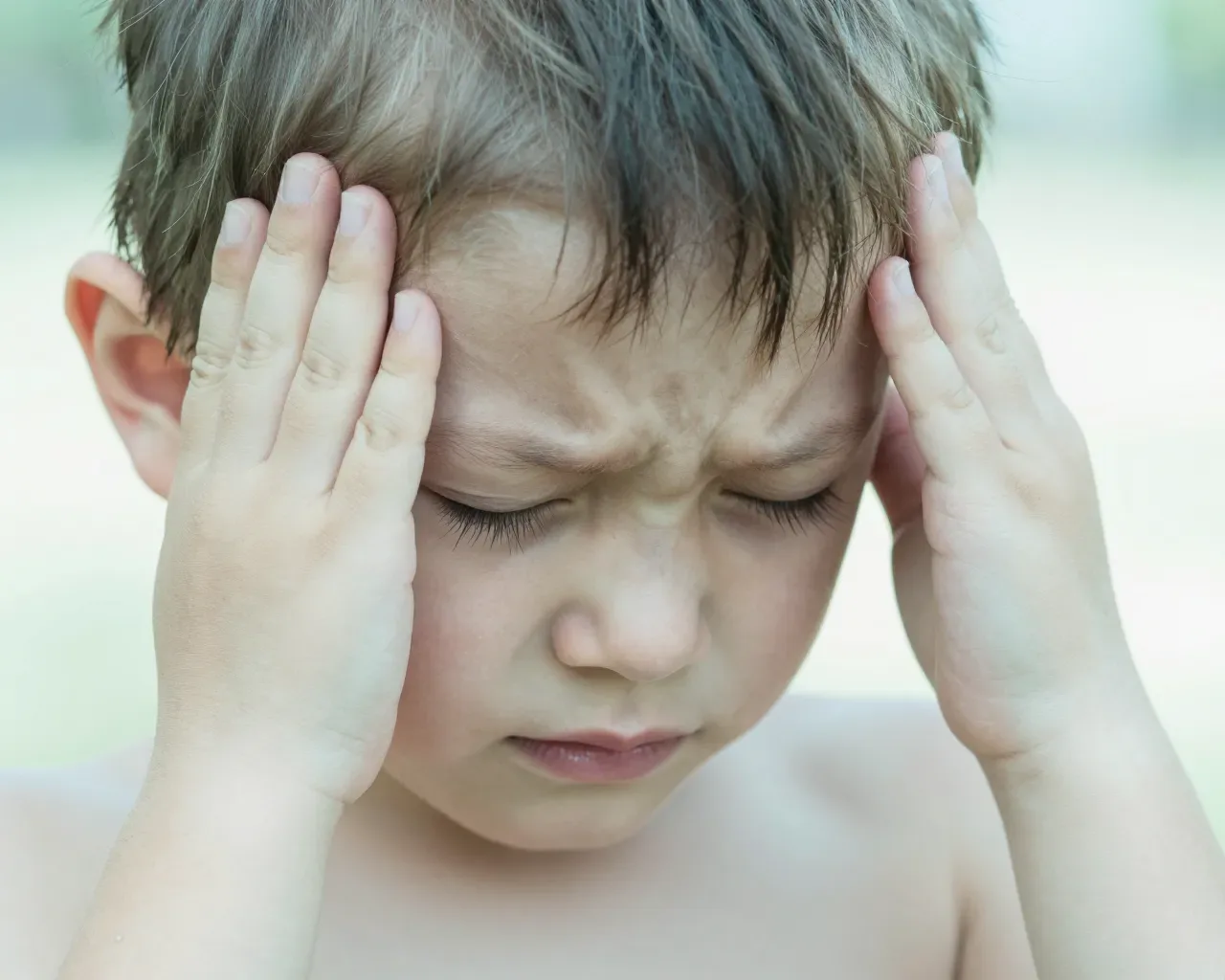 Alerta pediátrica: ola de calor dispara riesgo de deshidratación en niños durante actividades de verano