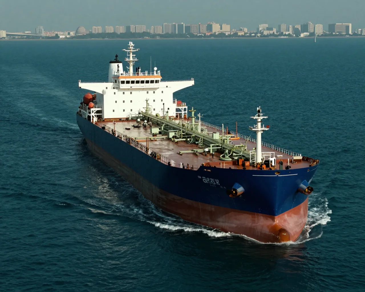 El petróleo se dispara: la doble amenaza de Ormuz y el Mar Rojo presiona el suministro global